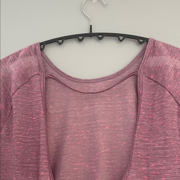 Under Armour Women's Heathered Pink and Purple Short Sleeve Tee Size Medium - Picture 3 of 4